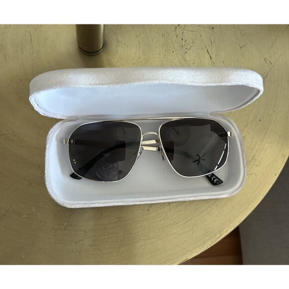 FRYE AND CO. Aviator Sunglasses Gold Frame And Velvet Case